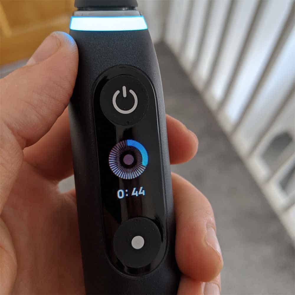 Oral-B iO OLED display