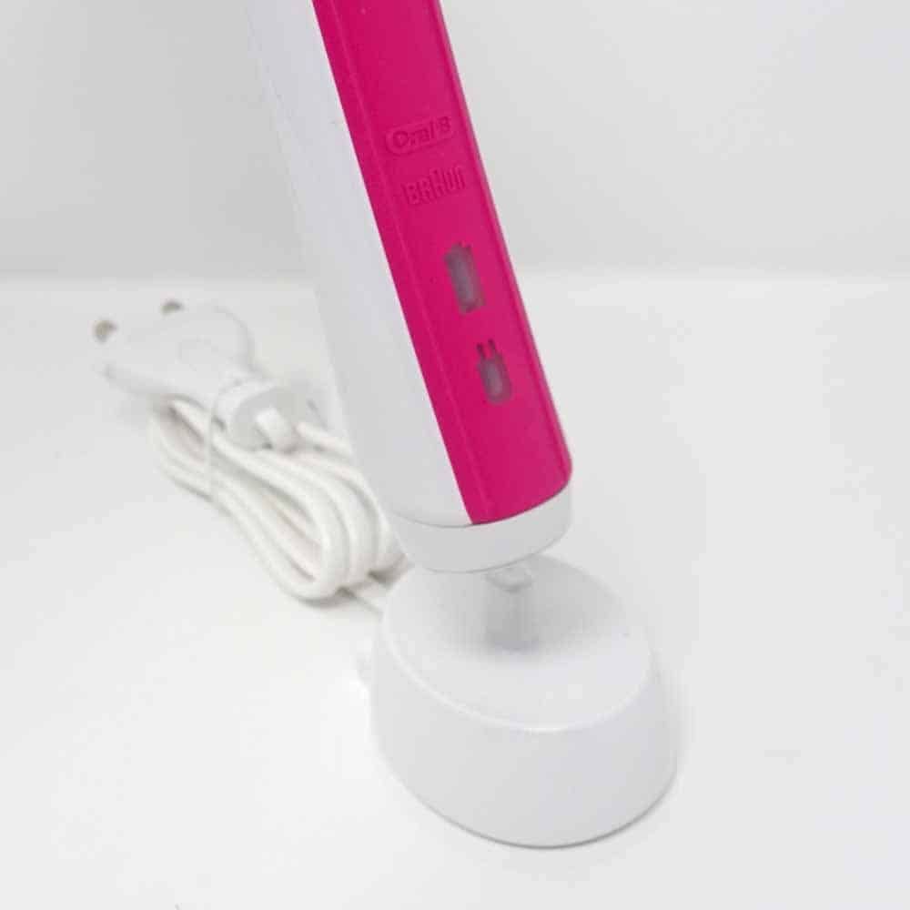 Oral-B Pro 1 680 charging stand