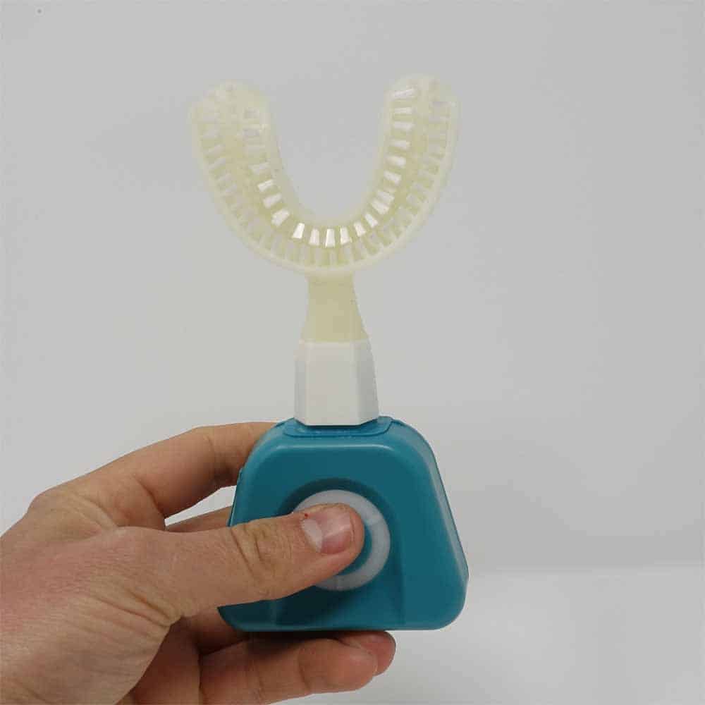 Y-Brush in hand