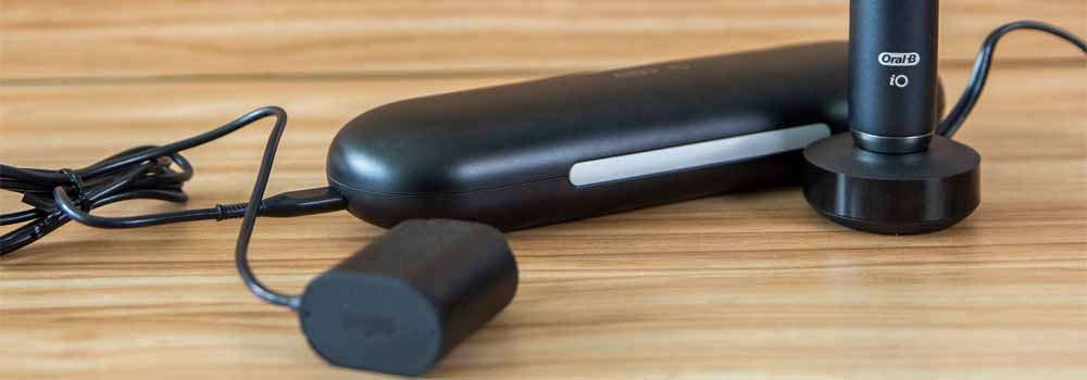 iO Series 9 Power2go travel case & charging stand