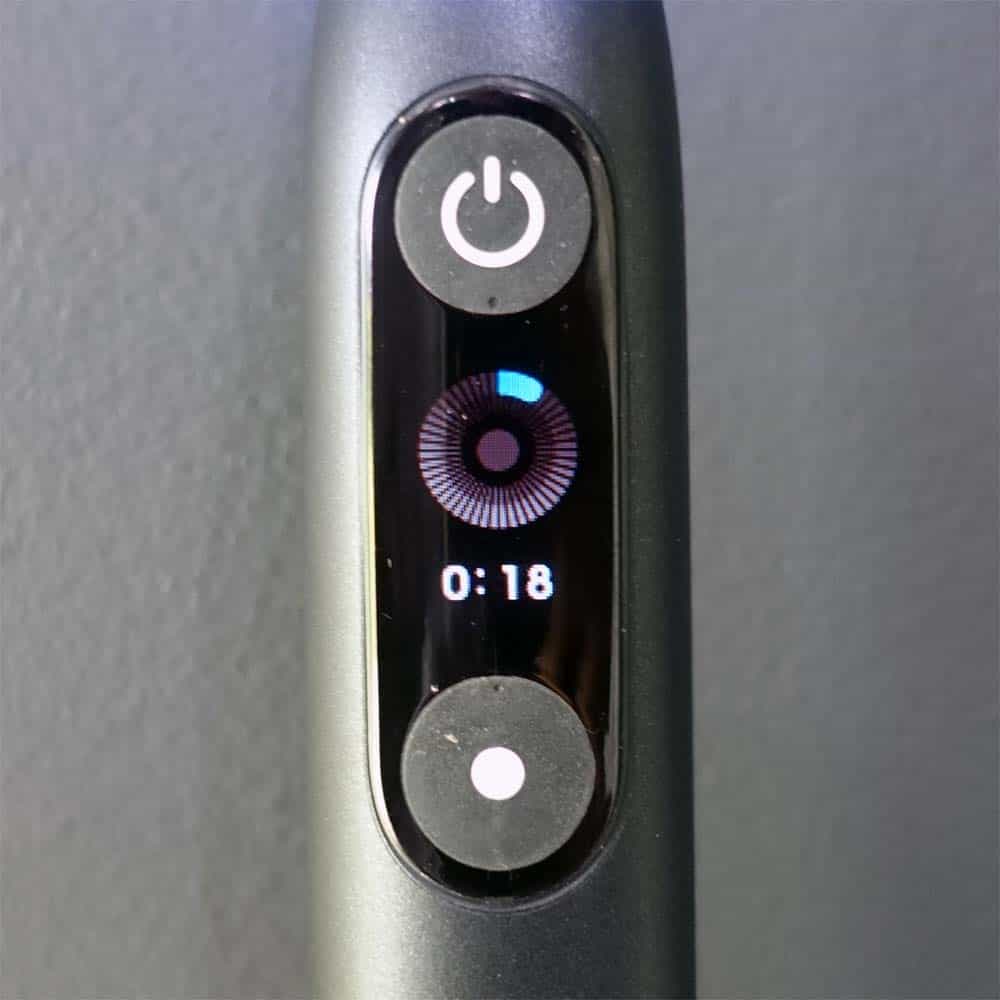 Oral-B iO OLED display
