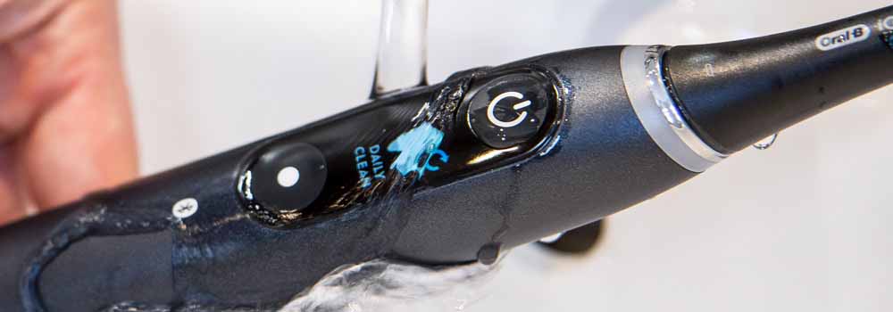 Oral-B iO under running water
