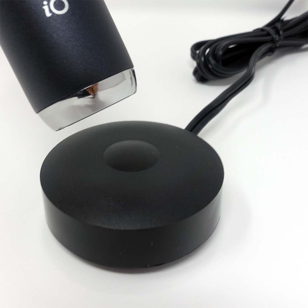 Oral-B magnetic charging stand