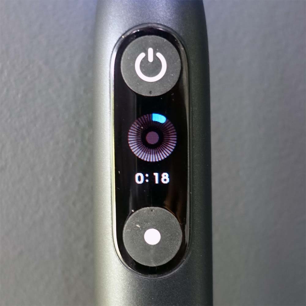 Oral-B iO OLED display