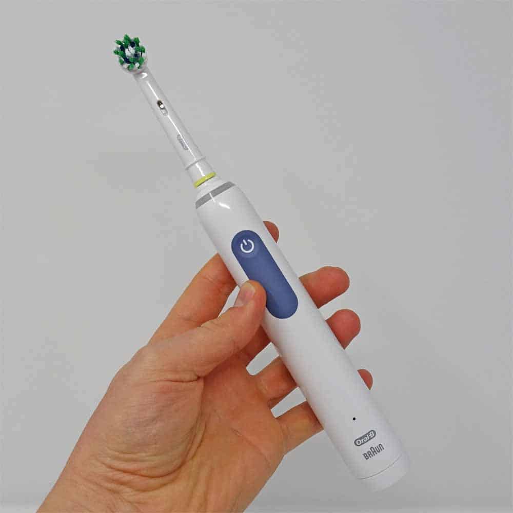 Oral-B Smart 1500 heald in a mans hand