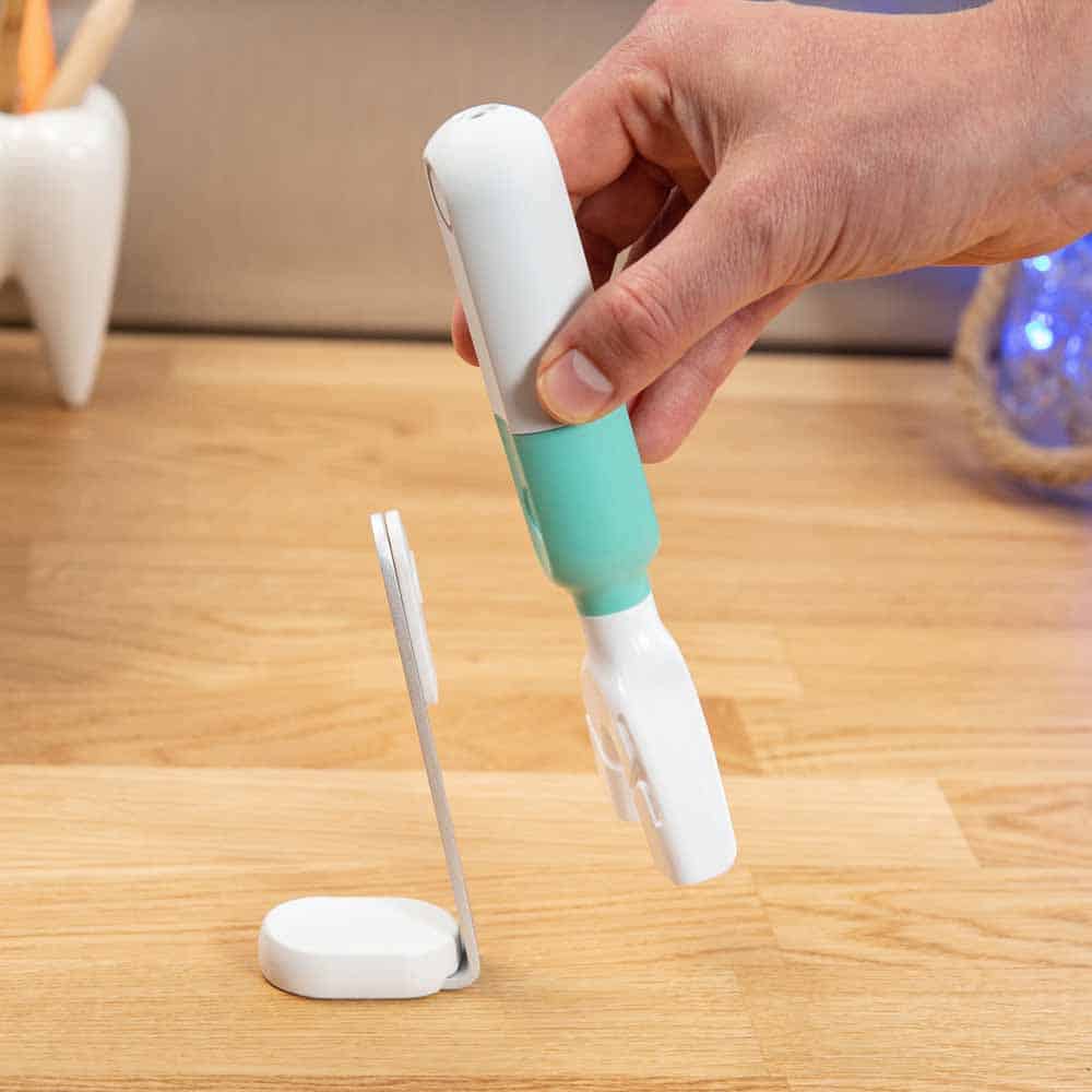 Attaching SymplBrush to stand