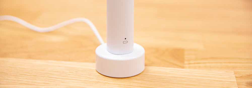 Close up of the battery LED on the 2100 Series