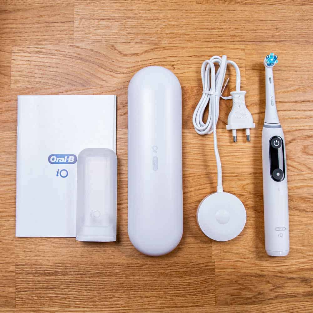Oral-B iO Series 7 Box Contents