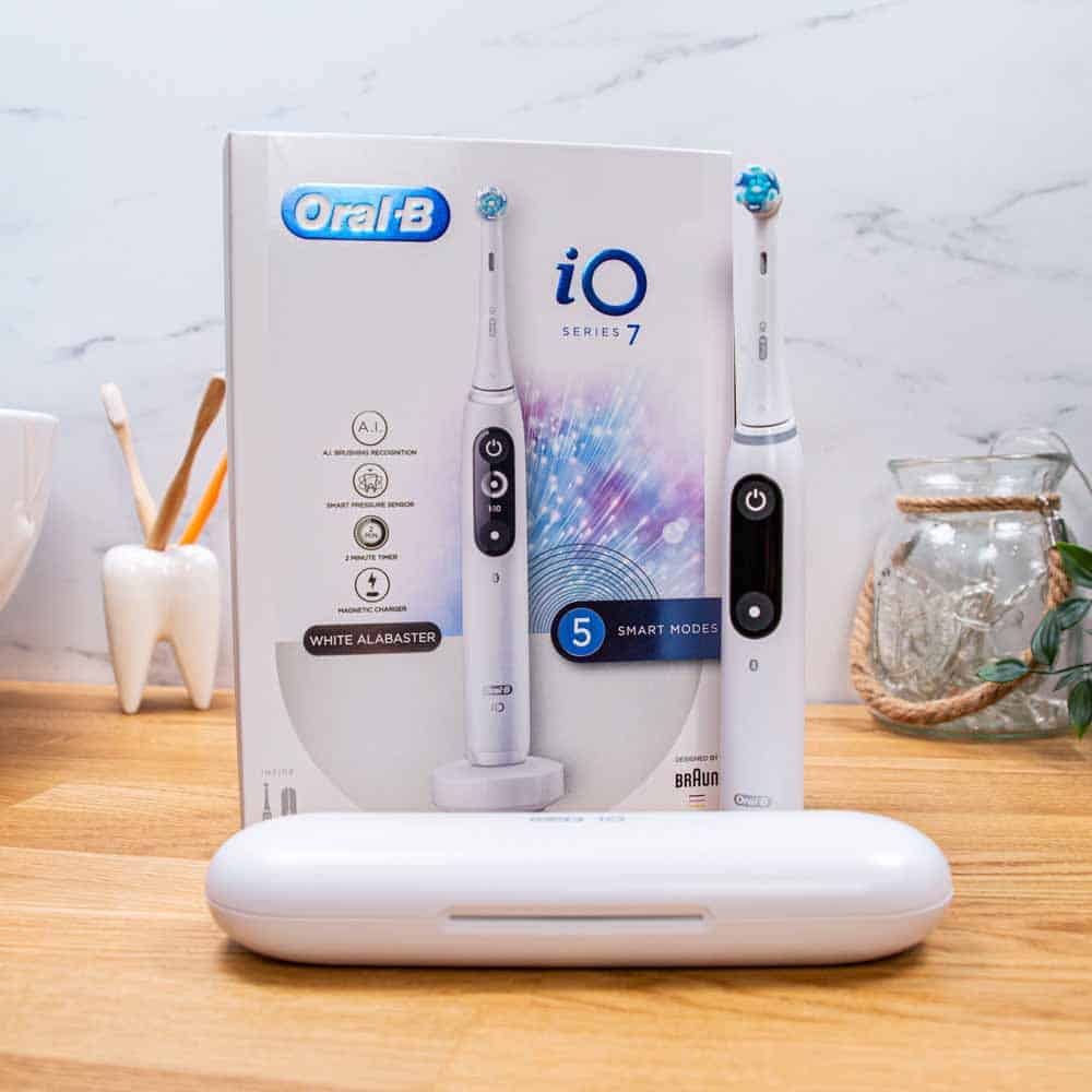 Oral-B iO7 with retail box