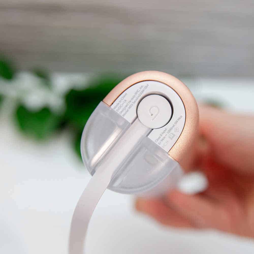 Magnetic charging cable